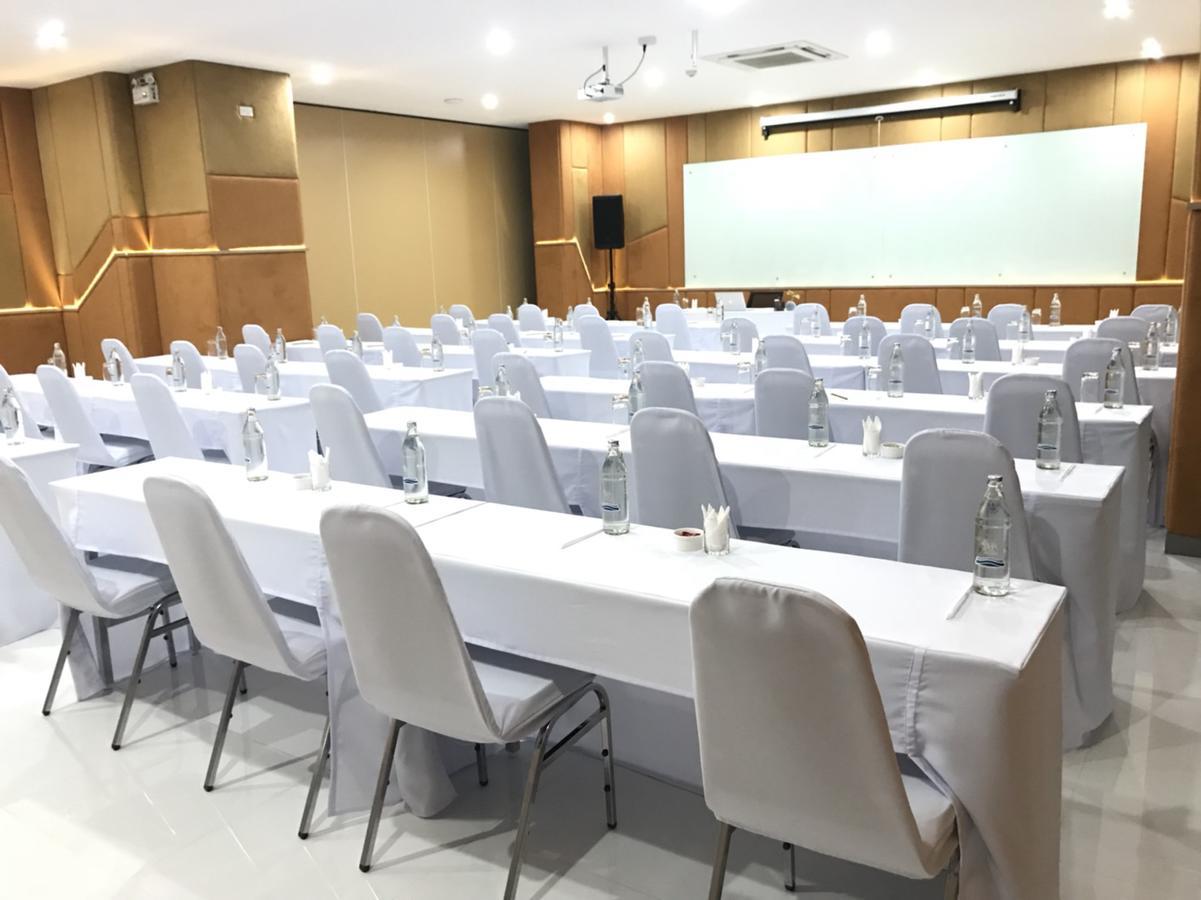 Anna-Nava Pakkret Hotel Нонтабури Екстериор снимка